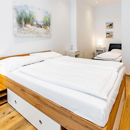Budget Rooms West With Shared Kitchen Відень Екстер'єр фото