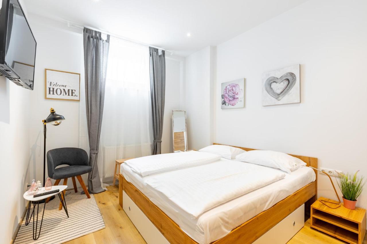 Budget Rooms West With Shared Kitchen Відень Екстер'єр фото