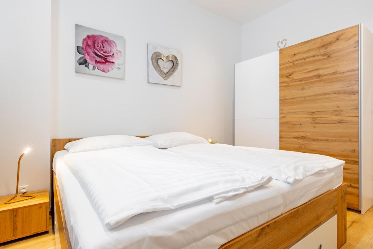 Budget Rooms West With Shared Kitchen Відень Екстер'єр фото