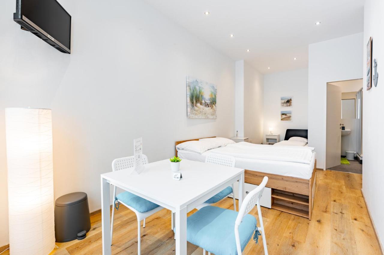 Budget Rooms West With Shared Kitchen Відень Екстер'єр фото