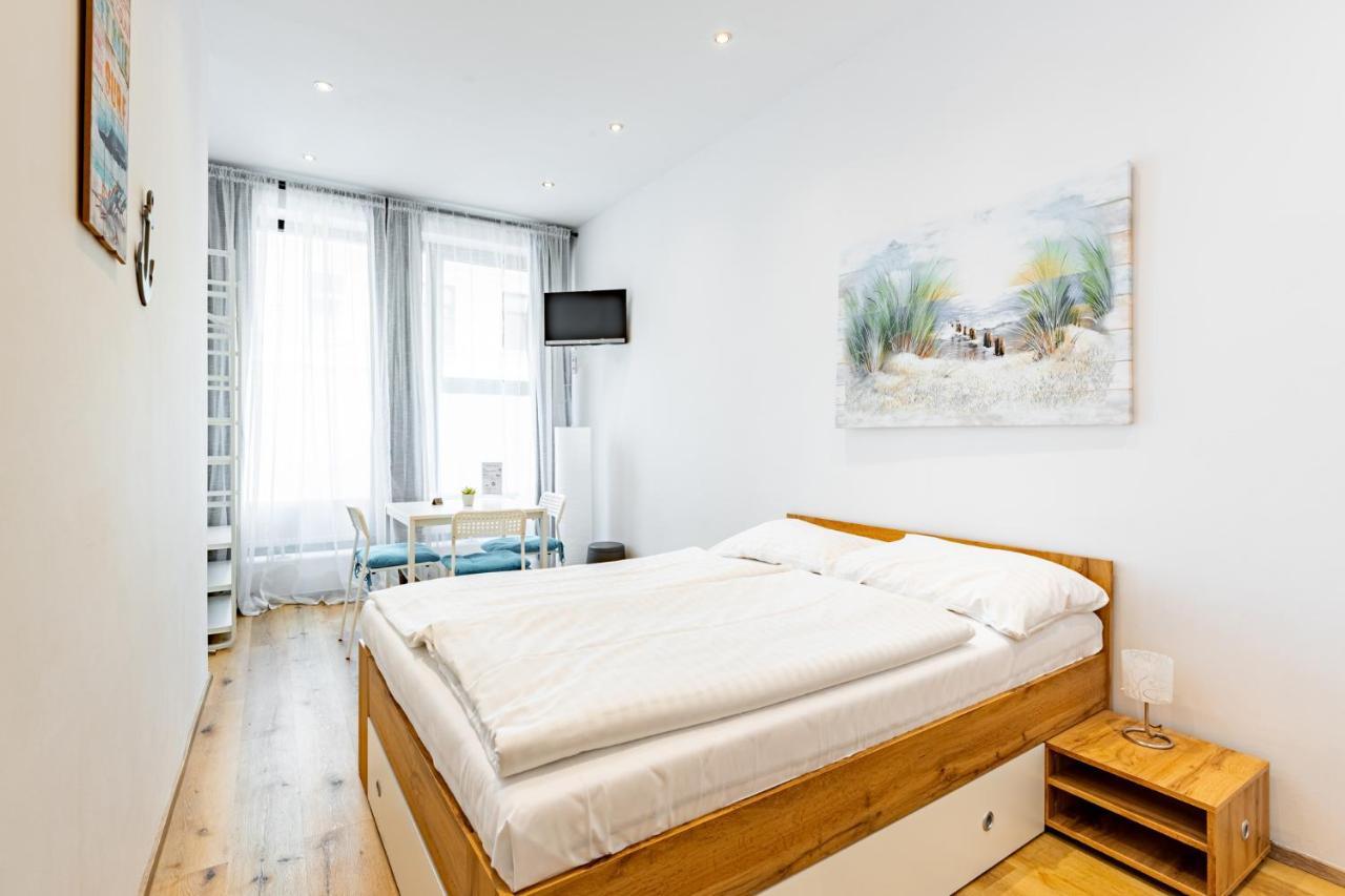Budget Rooms West With Shared Kitchen Відень Екстер'єр фото