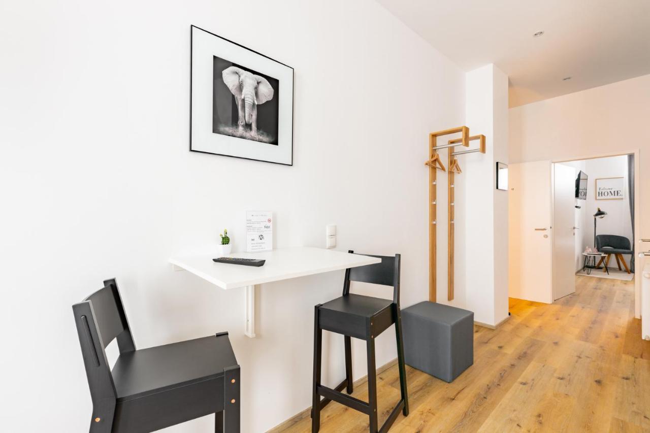 Budget Rooms West With Shared Kitchen Відень Екстер'єр фото