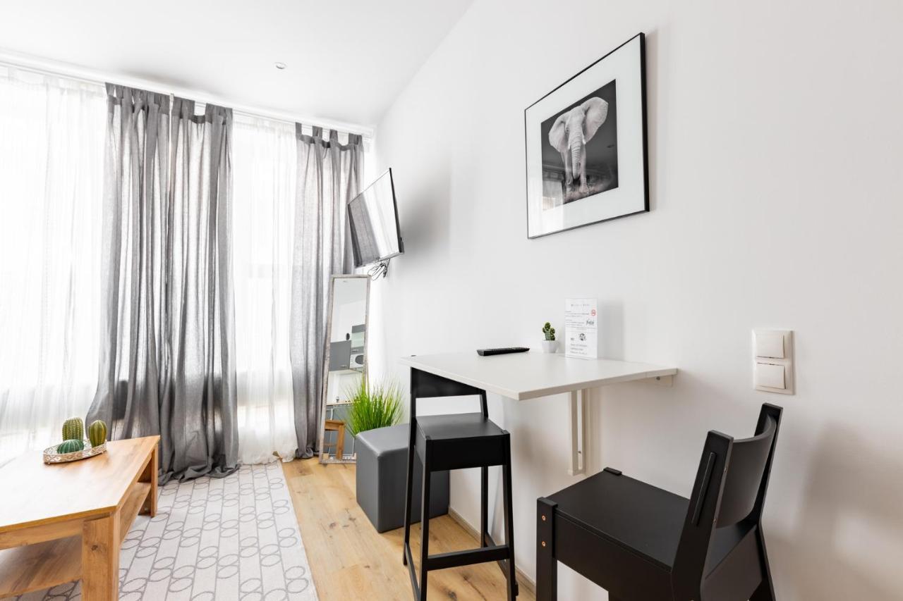 Budget Rooms West With Shared Kitchen Відень Екстер'єр фото