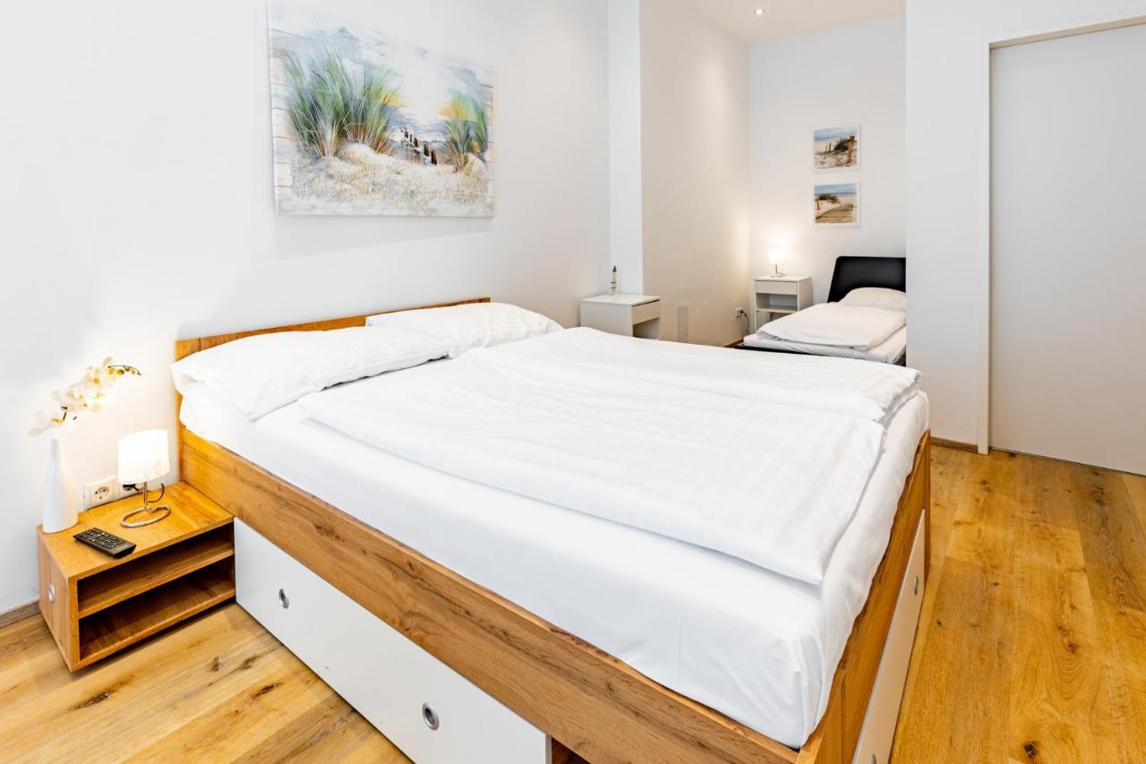 Budget Rooms West With Shared Kitchen Відень Екстер'єр фото