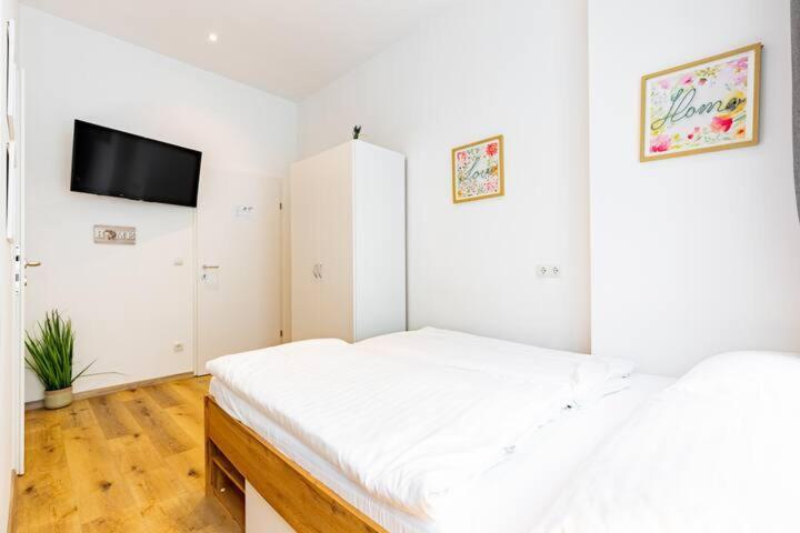 Budget Rooms West With Shared Kitchen Відень Екстер'єр фото