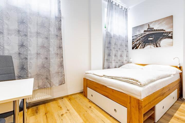 Budget Rooms West With Shared Kitchen Відень Екстер'єр фото