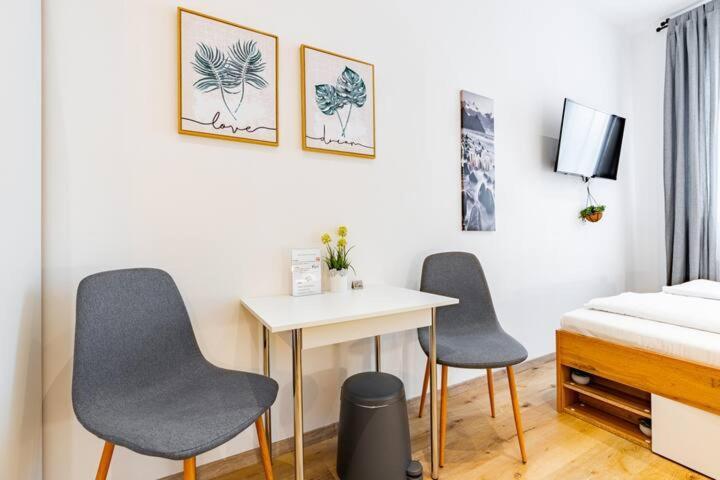 Budget Rooms West With Shared Kitchen Відень Екстер'єр фото