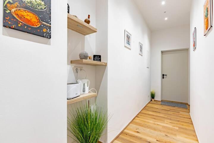 Budget Rooms West With Shared Kitchen Відень Екстер'єр фото