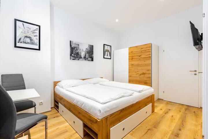 Budget Rooms West With Shared Kitchen Відень Екстер'єр фото
