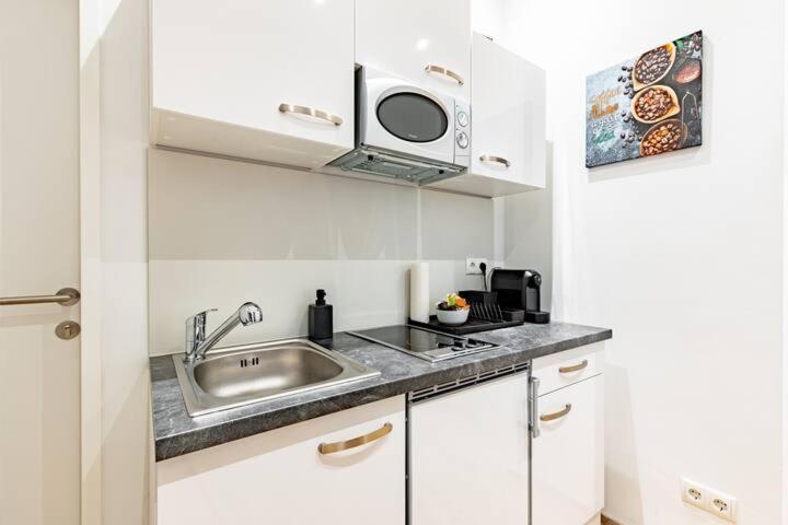 Budget Rooms West With Shared Kitchen Відень Екстер'єр фото