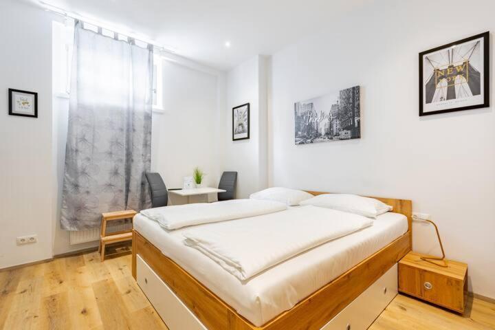 Budget Rooms West With Shared Kitchen Відень Екстер'єр фото