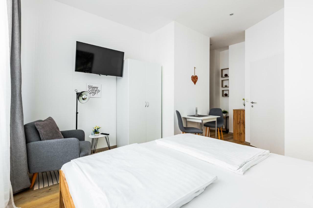 Budget Rooms West With Shared Kitchen Відень Екстер'єр фото