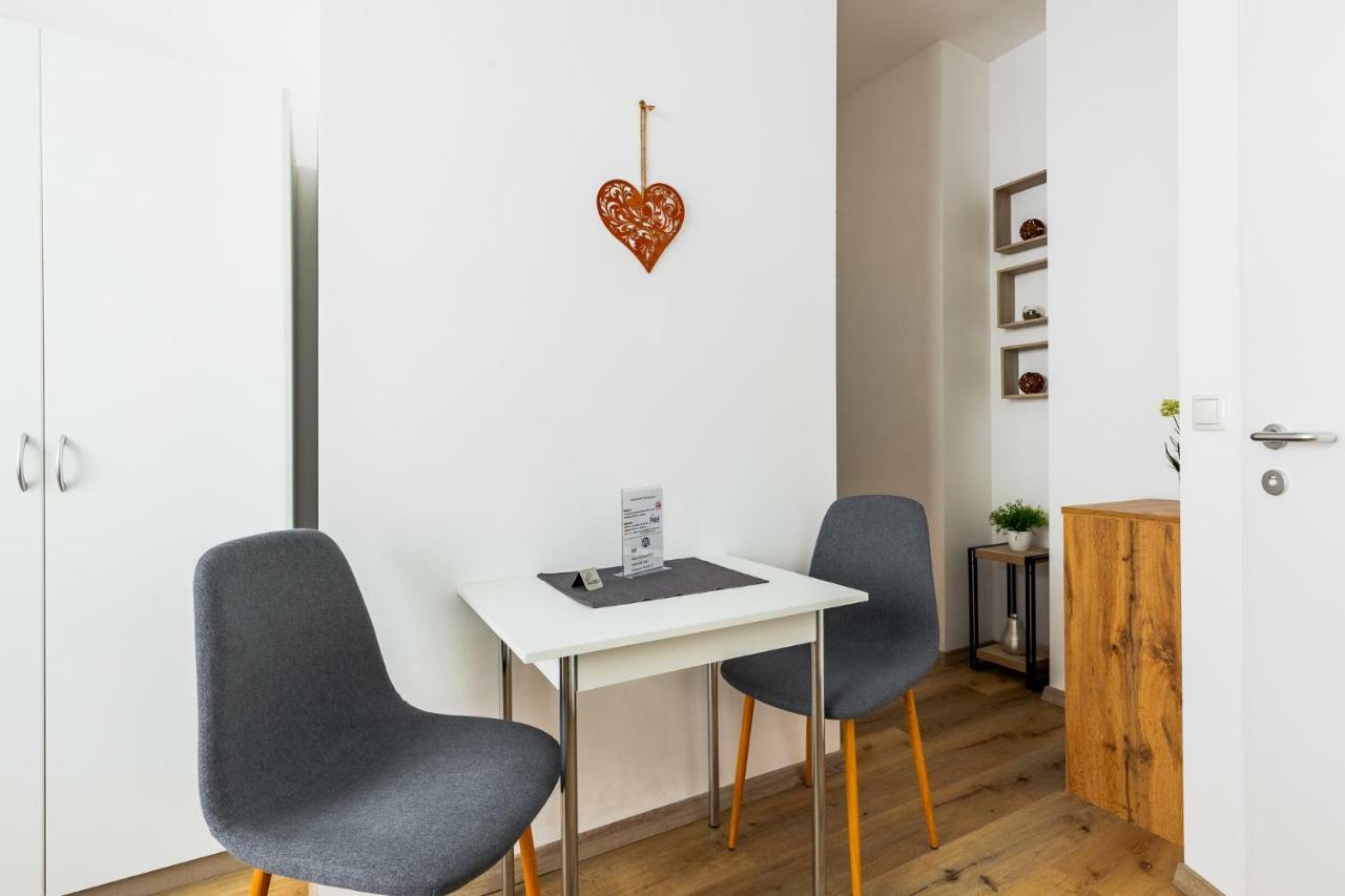 Budget Rooms West With Shared Kitchen Відень Екстер'єр фото
