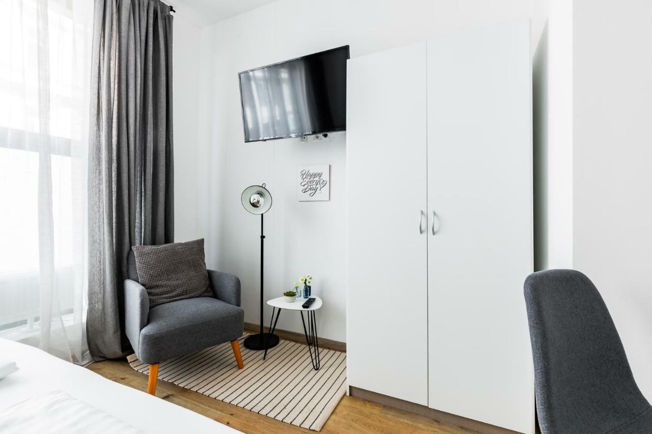 Budget Rooms West With Shared Kitchen Відень Екстер'єр фото