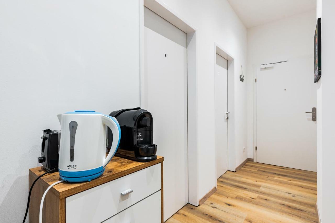 Budget Rooms West With Shared Kitchen Відень Екстер'єр фото