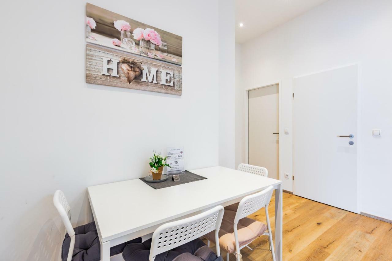 Budget Rooms West With Shared Kitchen Відень Екстер'єр фото