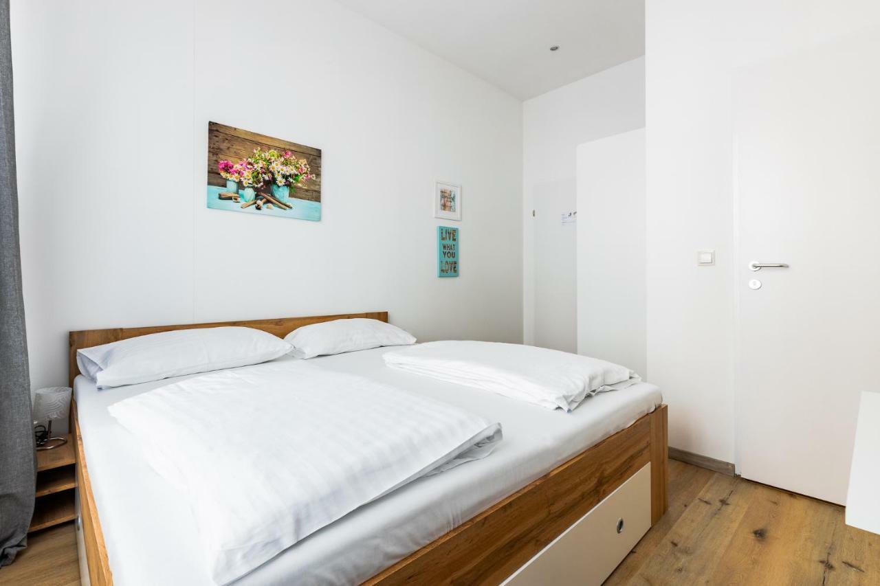 Budget Rooms West With Shared Kitchen Відень Екстер'єр фото