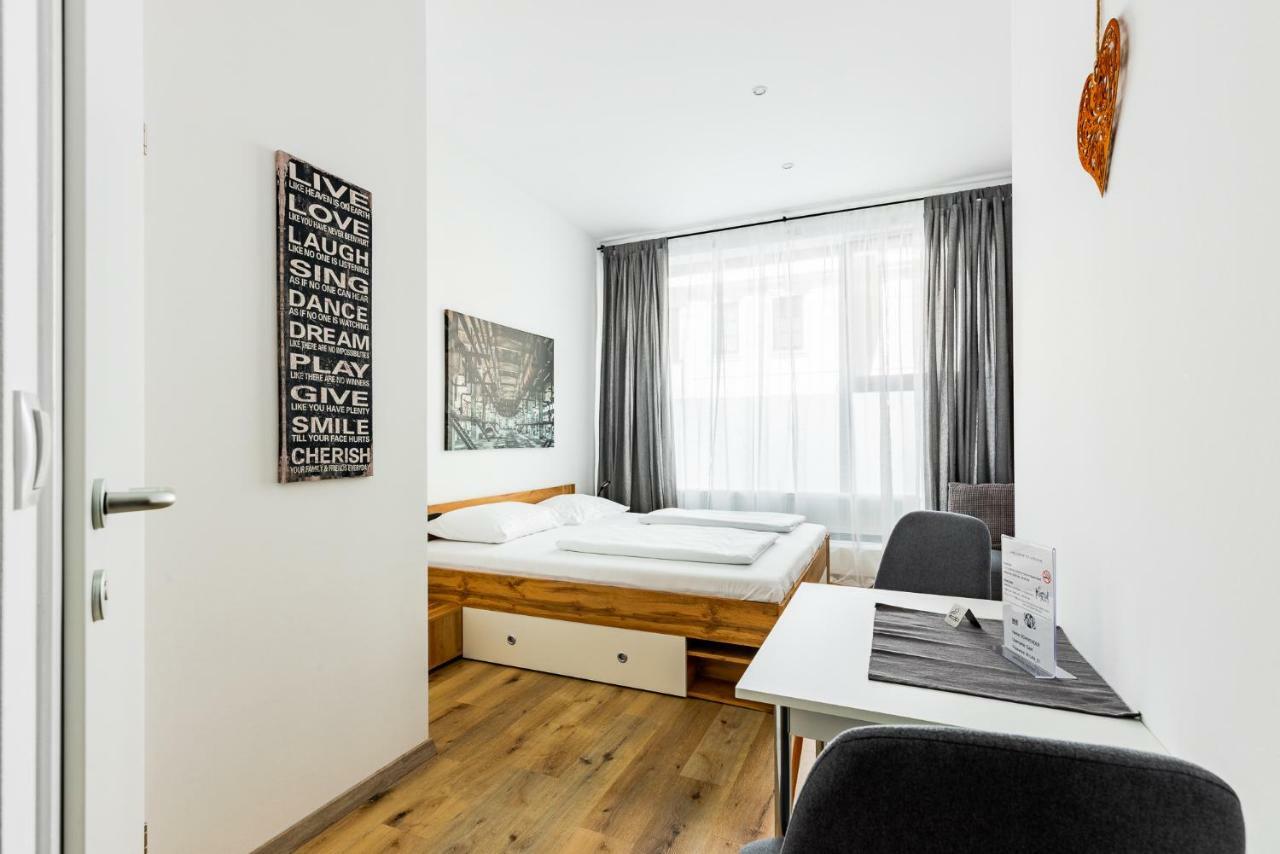 Budget Rooms West With Shared Kitchen Відень Екстер'єр фото