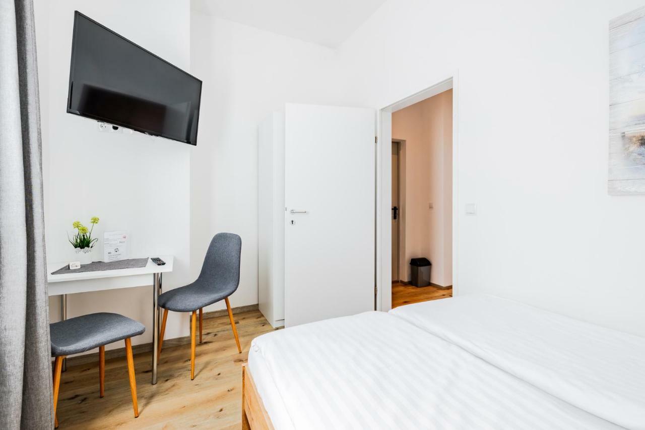 Budget Rooms West With Shared Kitchen Відень Екстер'єр фото